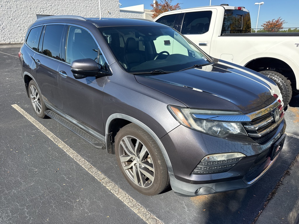 2017 Honda Pilot Touring photo 2