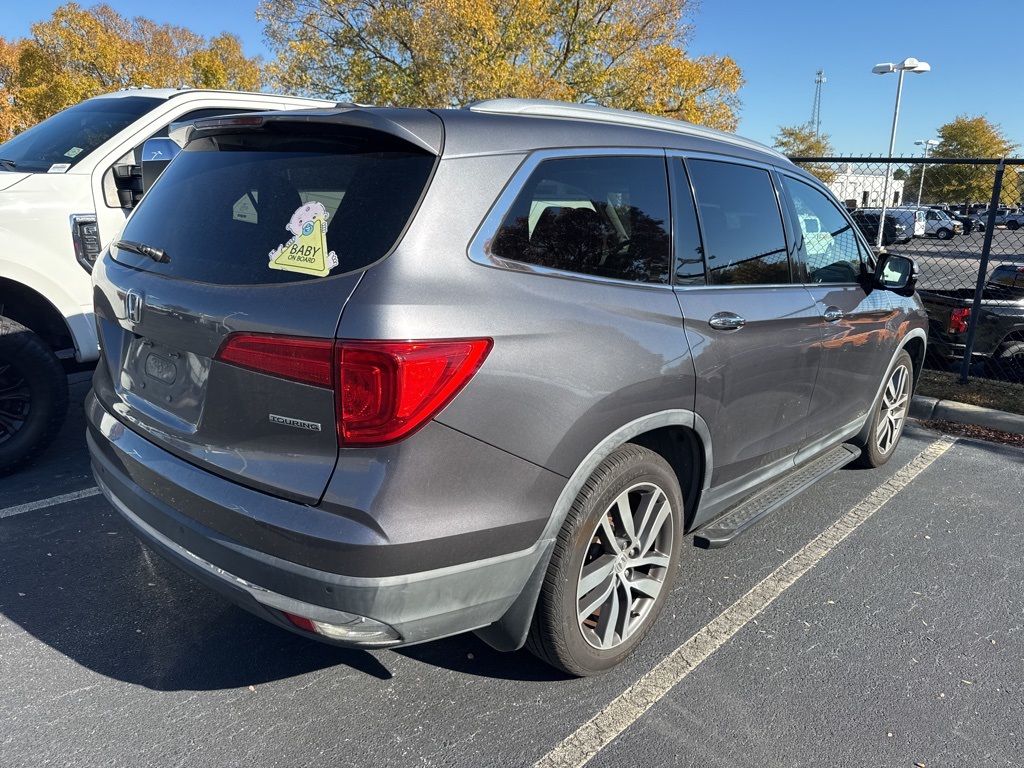 2017 Honda Pilot Touring photo 3