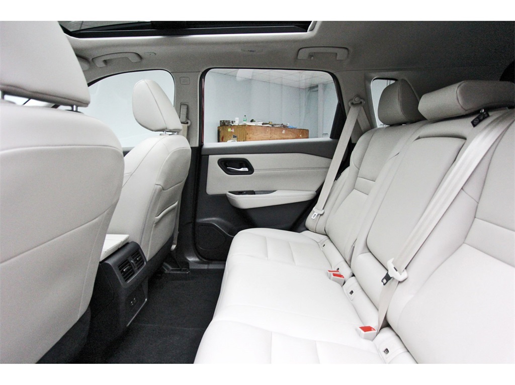 2023 Nissan Rogue SL - 9