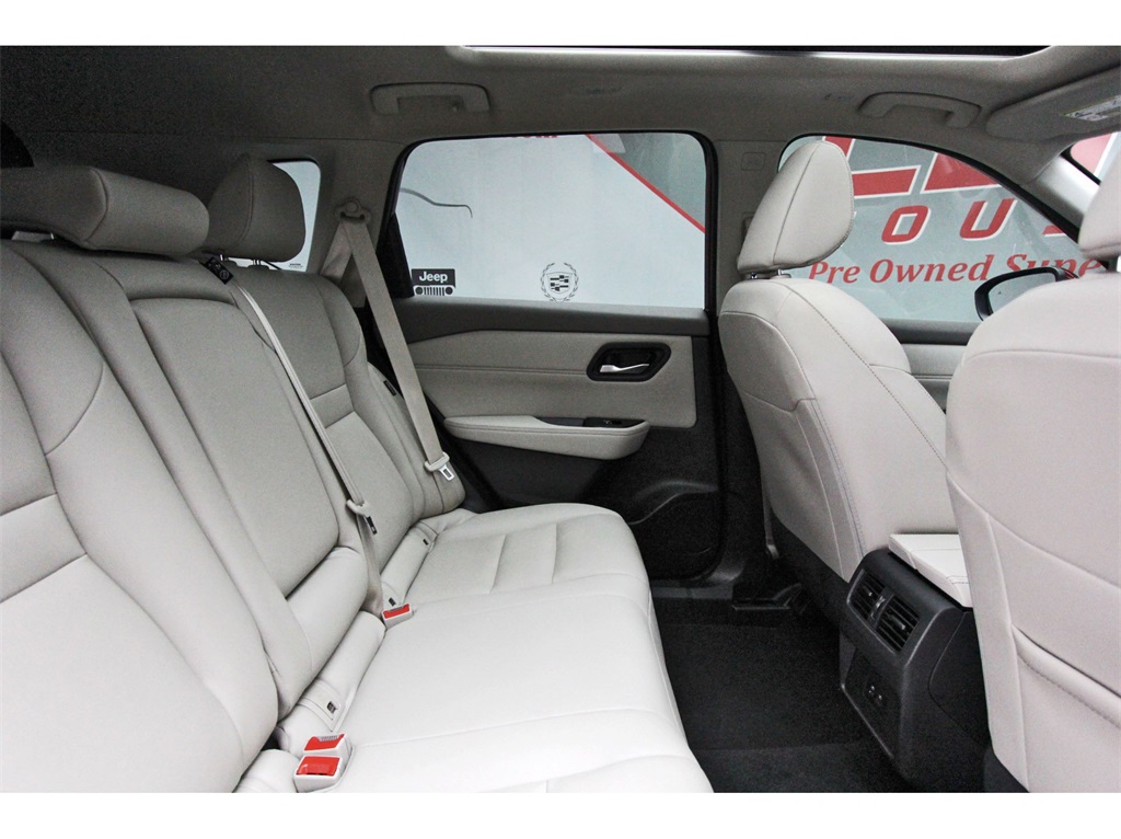 2023 Nissan Rogue SL - 8