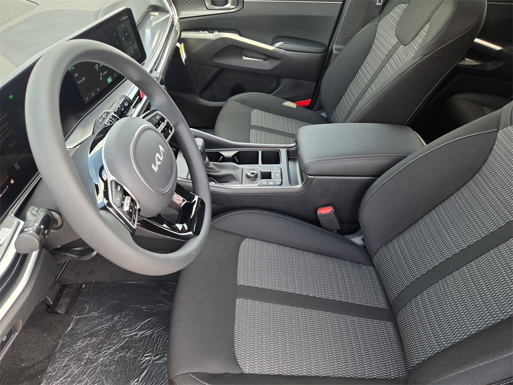 2025 Kia Sorento LX - 8