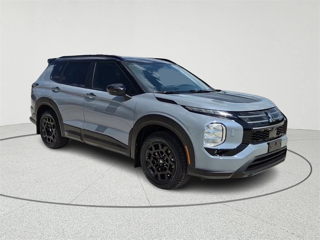 2025 Mitsubishi Outlander SE - 2