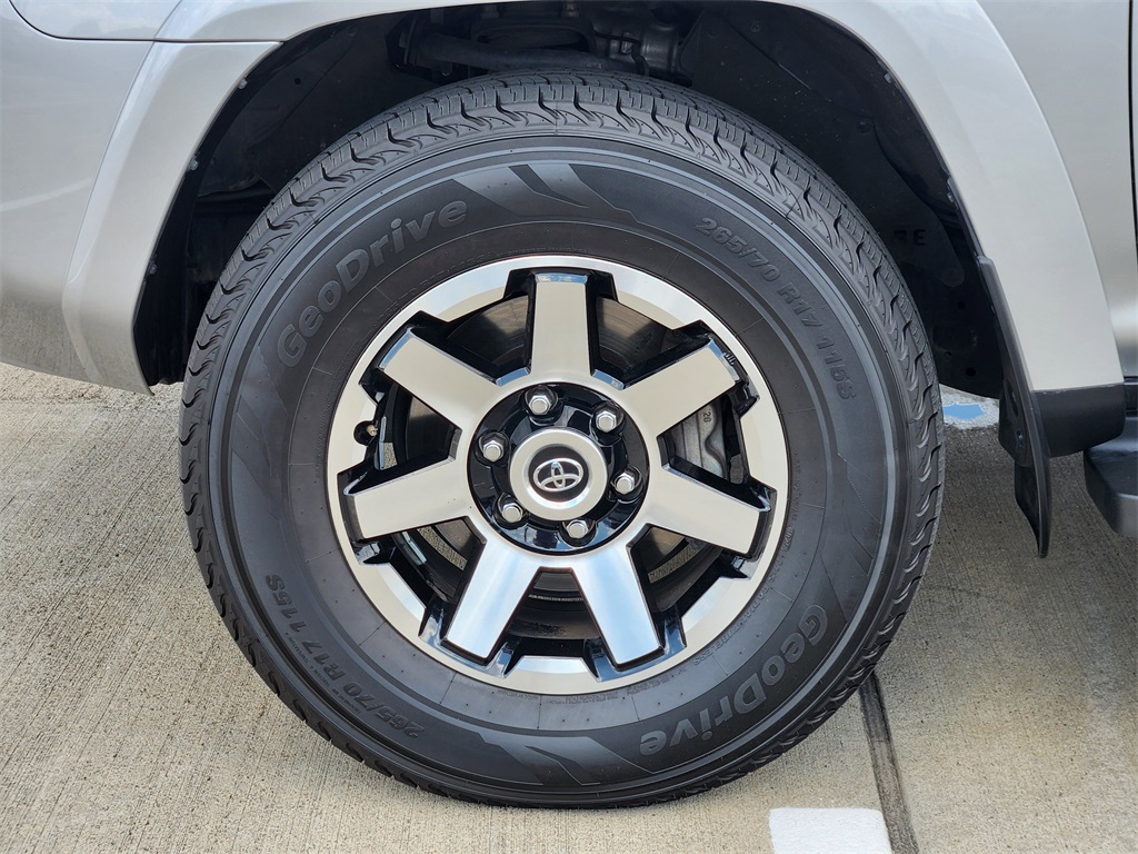 2024 Toyota 4Runner TRD Off-Road - 9