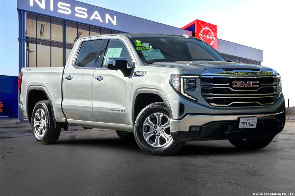 2024 GMC Sierra SLT's photo