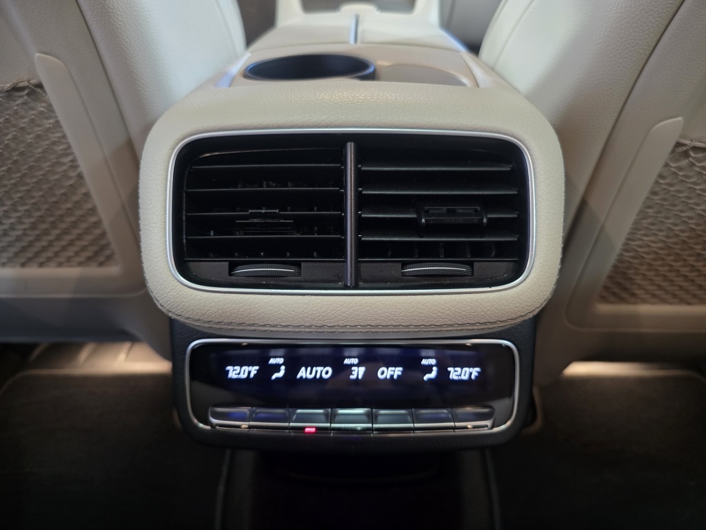 Thumbnail: 2022 Mercedes-Benz GLS - 28