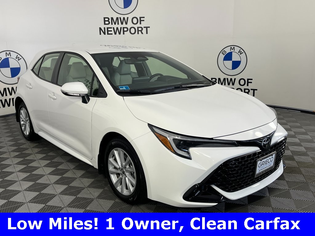 2025 Toyota Corolla Hatchback SE's photo