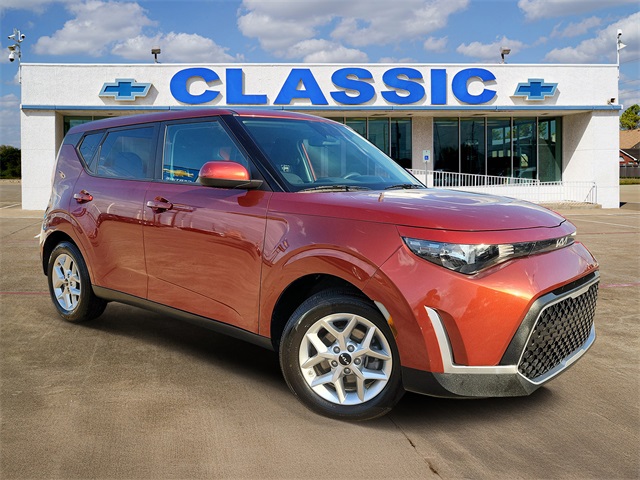 2024 Kia Soul LX Orange at Community Kia