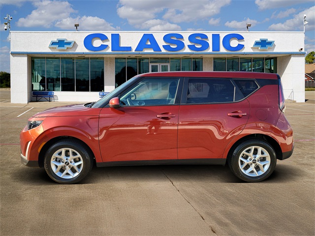 2024 Kia Soul LX Orange at Community Kia