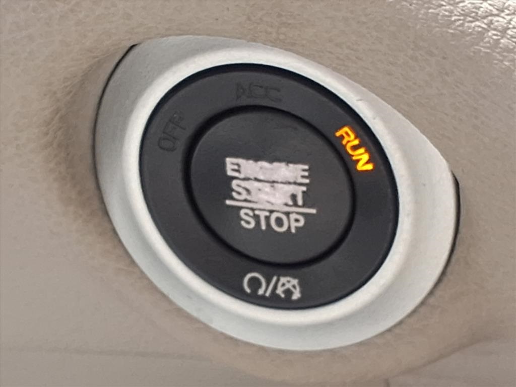 2020 Chrysler Pacifica Limited Silver at DeMontrond Auto Country