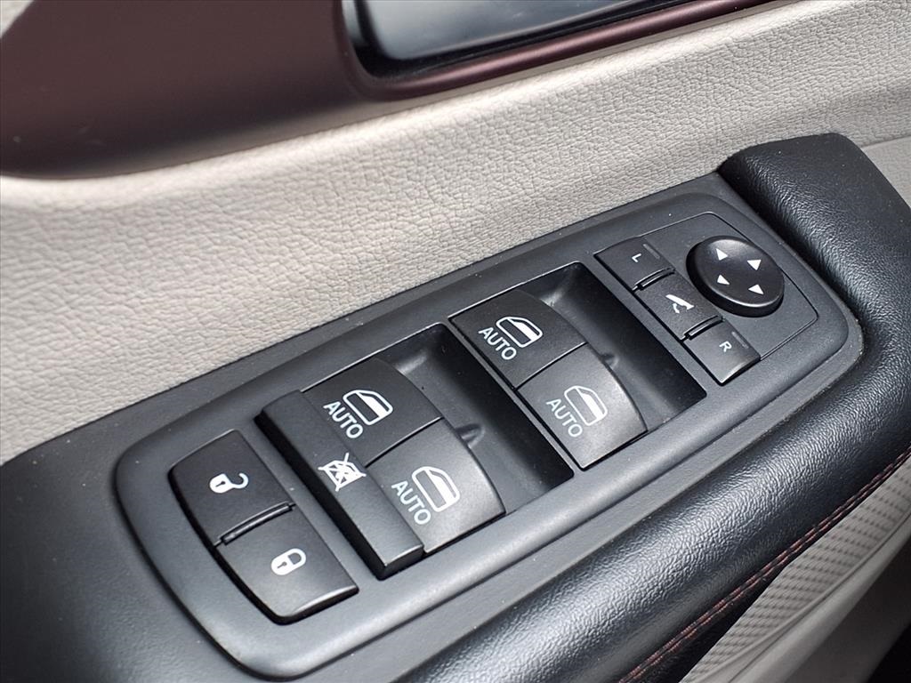 2020 Chrysler Pacifica Limited Silver at DeMontrond Auto Country