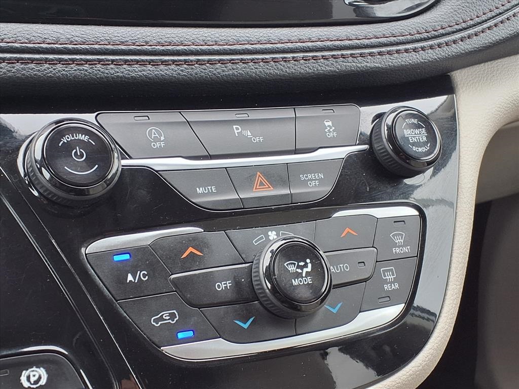 2020 Chrysler Pacifica Limited Silver at DeMontrond Auto Country