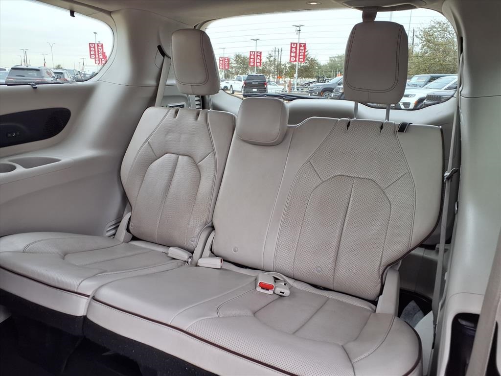 2020 Chrysler Pacifica Limited Silver at DeMontrond Auto Country