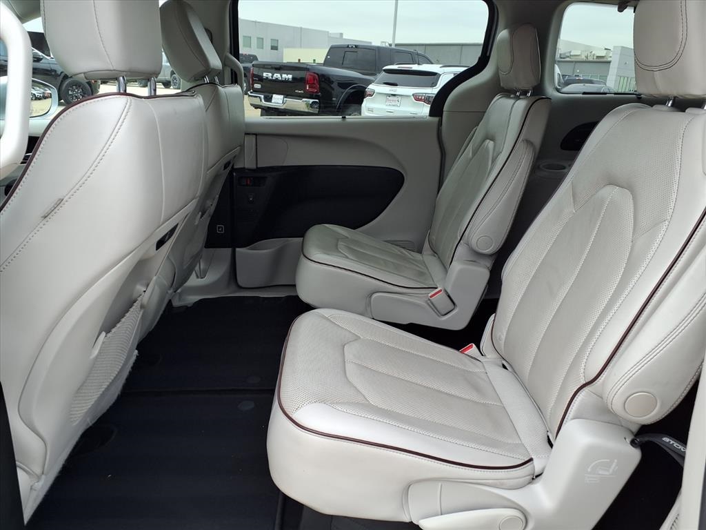 2020 Chrysler Pacifica Limited Silver at DeMontrond Auto Country