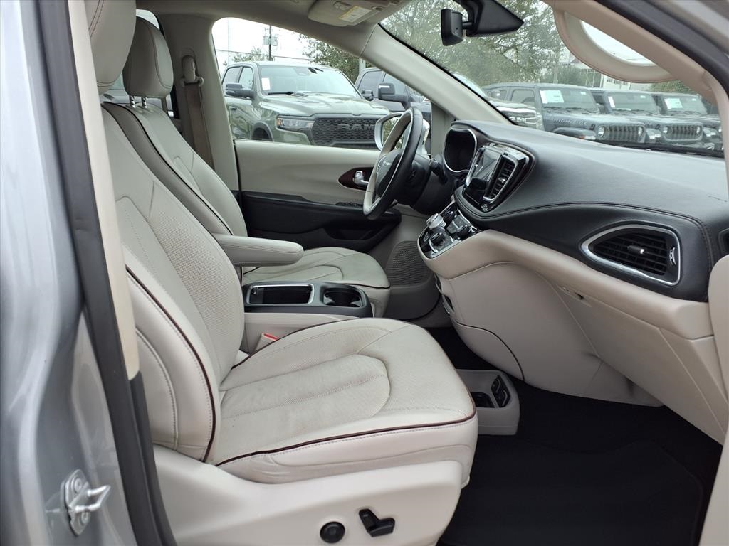 2020 Chrysler Pacifica Limited Silver at DeMontrond Auto Country