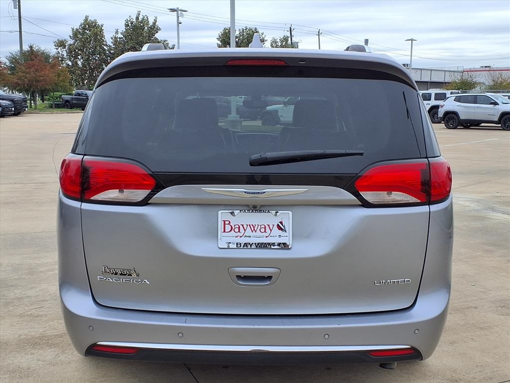 2020 Chrysler Pacifica Limited Silver at DeMontrond Auto Country