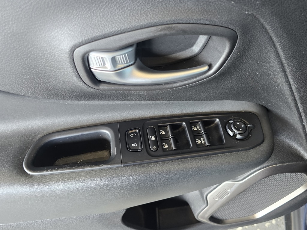 Thumbnail: 2022 Jeep Renegade - 13