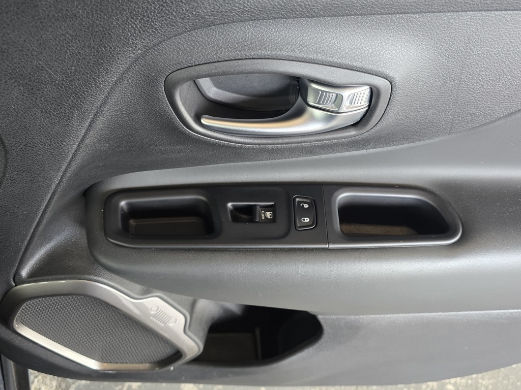 Thumbnail: 2022 Jeep Renegade - 16