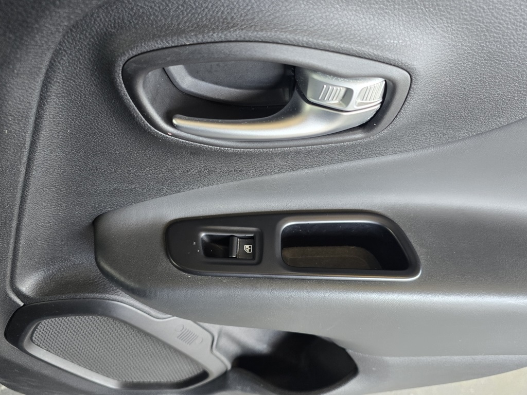 Thumbnail: 2022 Jeep Renegade - 18