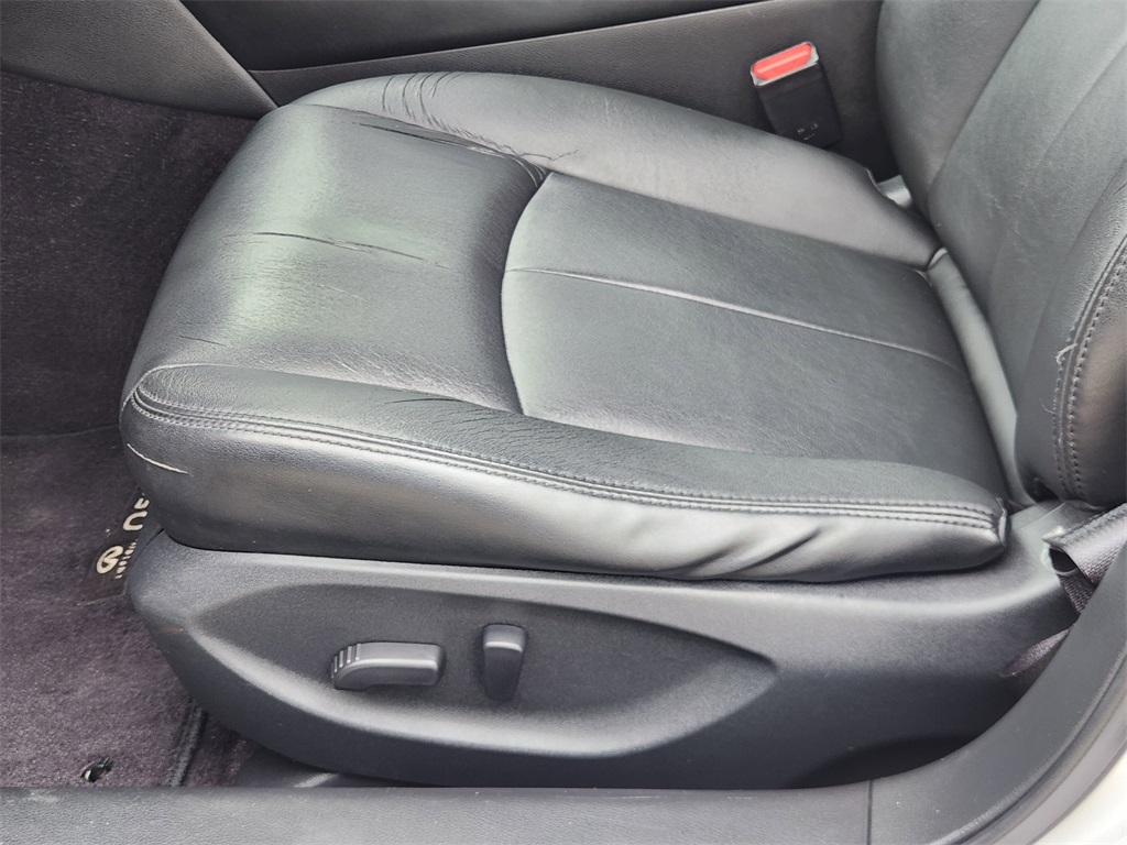 2014 INFINITI Q50 Base Silver at DeMontrond Auto Country