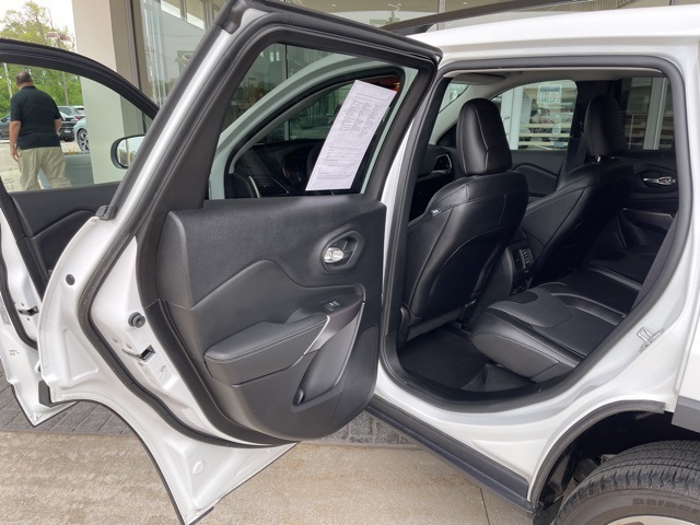 White 2022 JEEP CHEROKEE for sale in South Bend, IN Photo 10