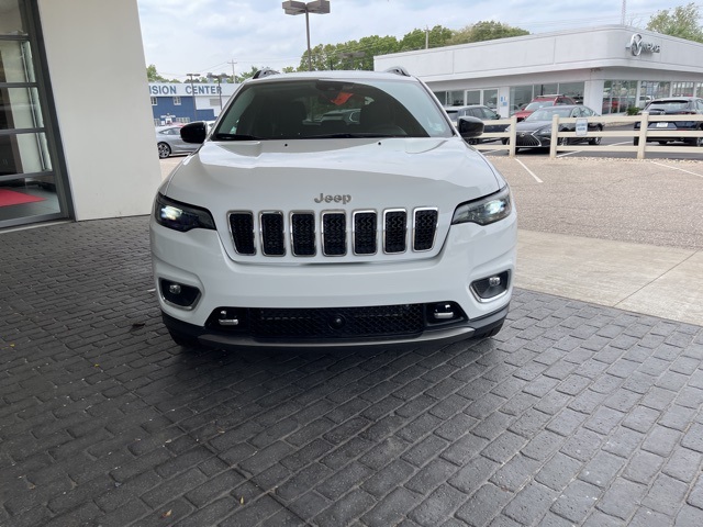 White 2022 JEEP CHEROKEE for sale in South Bend, IN Photo 2