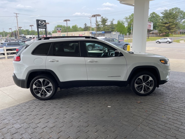 White 2022 JEEP CHEROKEE for sale in South Bend, IN Photo 4