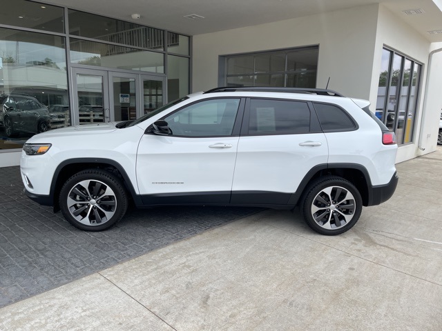 White 2022 JEEP CHEROKEE for sale in South Bend, IN Photo 8