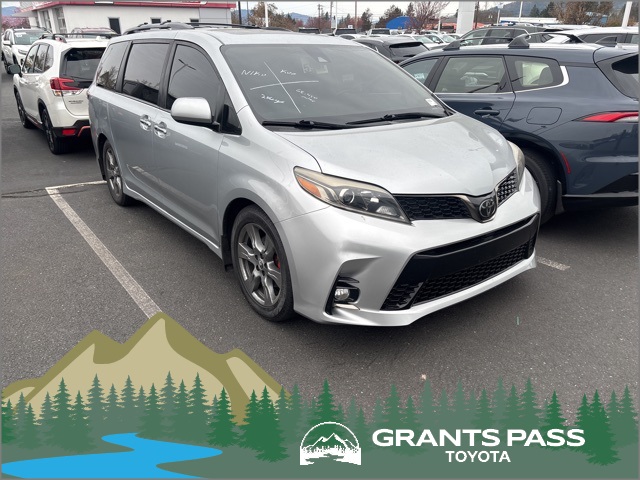 2019 Toyota Sienna SE Premium 8-Passenger FWD