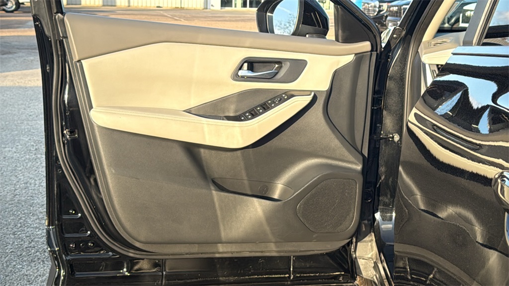 2025 Nissan Rogue SV - 8