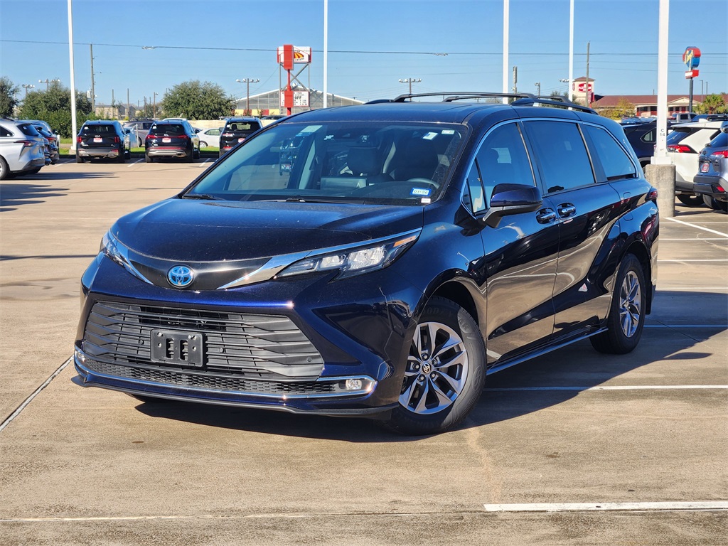 2024 Toyota Sienna XLE 7-Passenger FWD