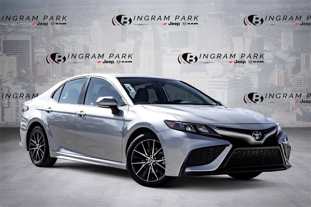 2024 Toyota Camry SE FWD