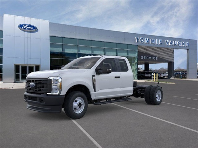 2026 Ford F-350 Super Duty Chassis Cab XL