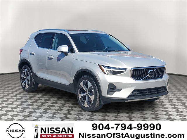 2023 Volvo XC40 B5 Plus Bright Theme