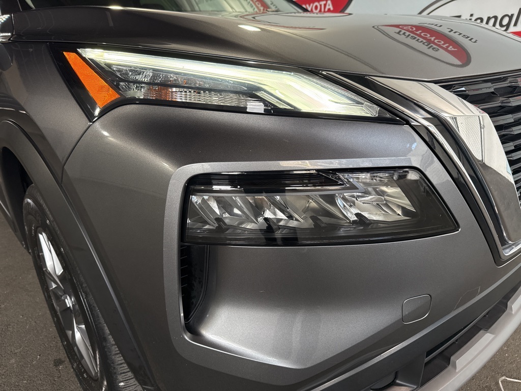 Thumbnail: 2023 Nissan Rogue - 10