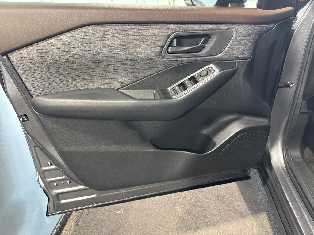 Thumbnail: 2023 Nissan Rogue - 28