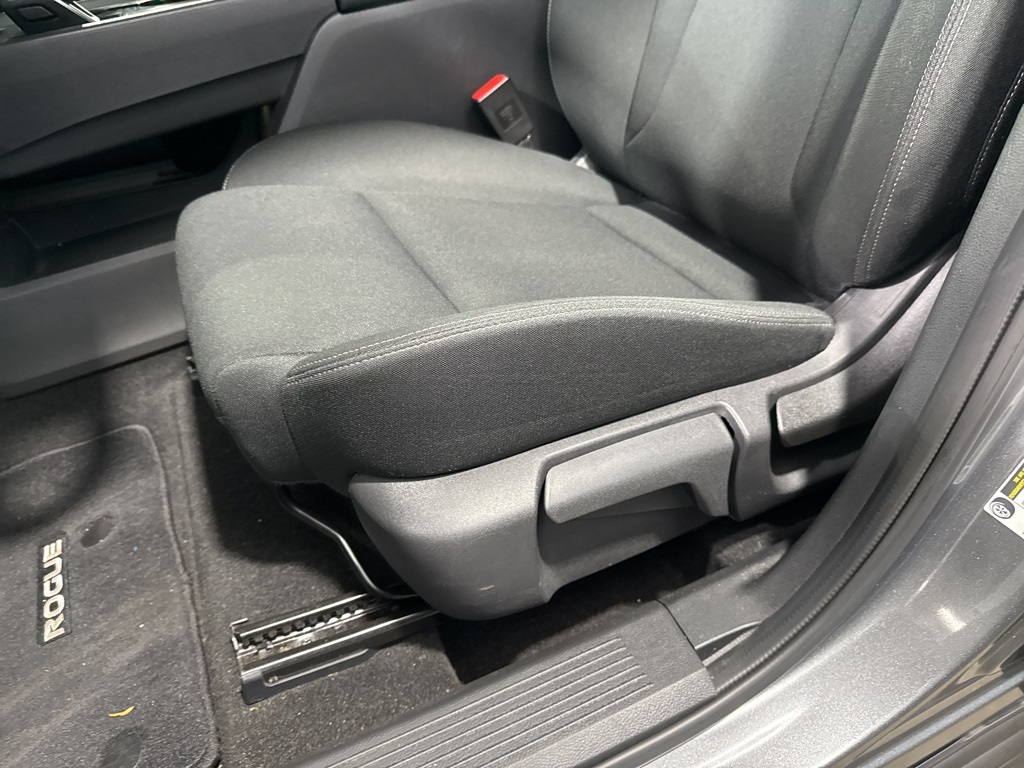 Thumbnail: 2023 Nissan Rogue - 30