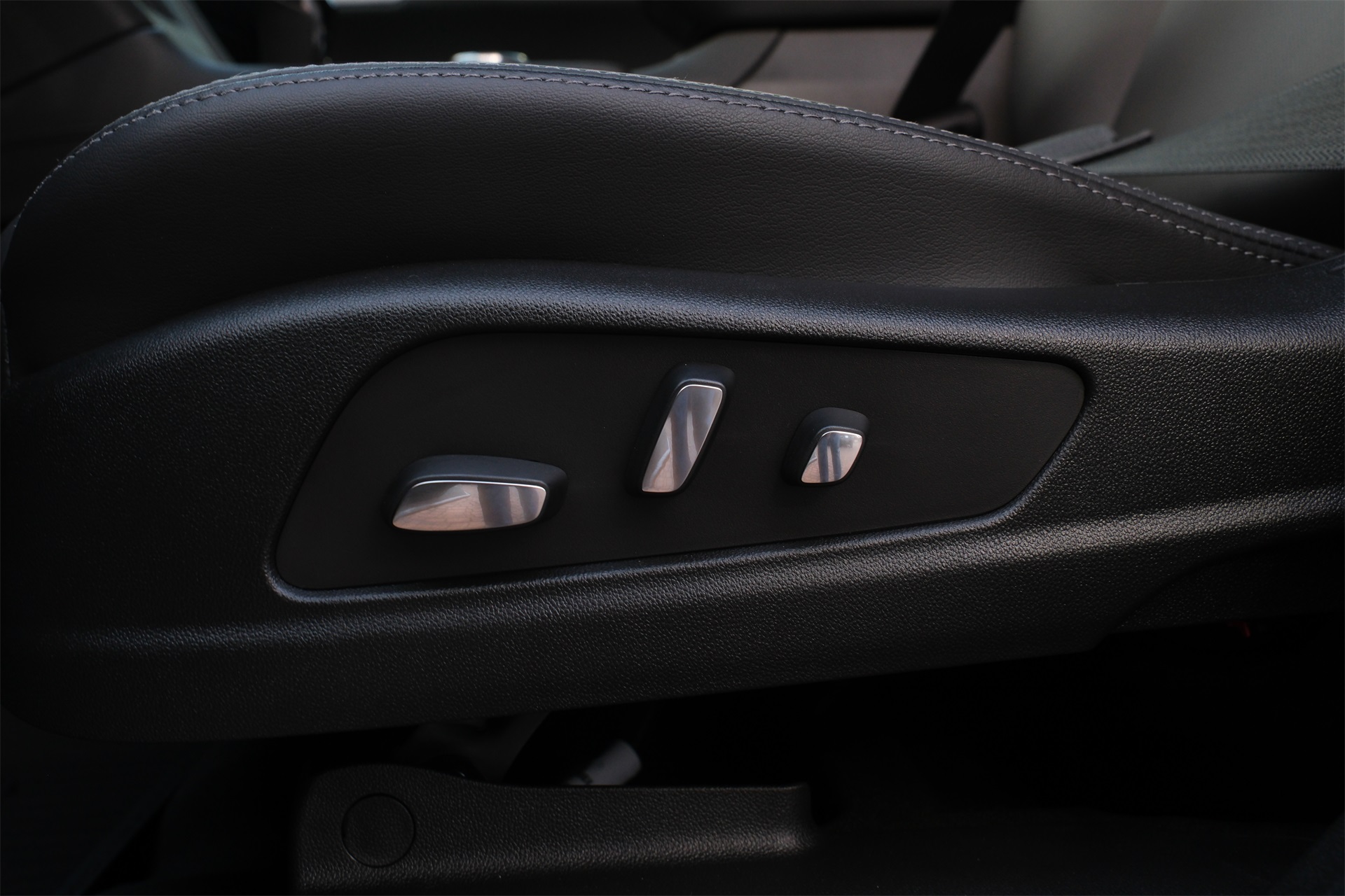 2025 Cadillac XT5 Sport Silver at Tom Peacock Cadillac