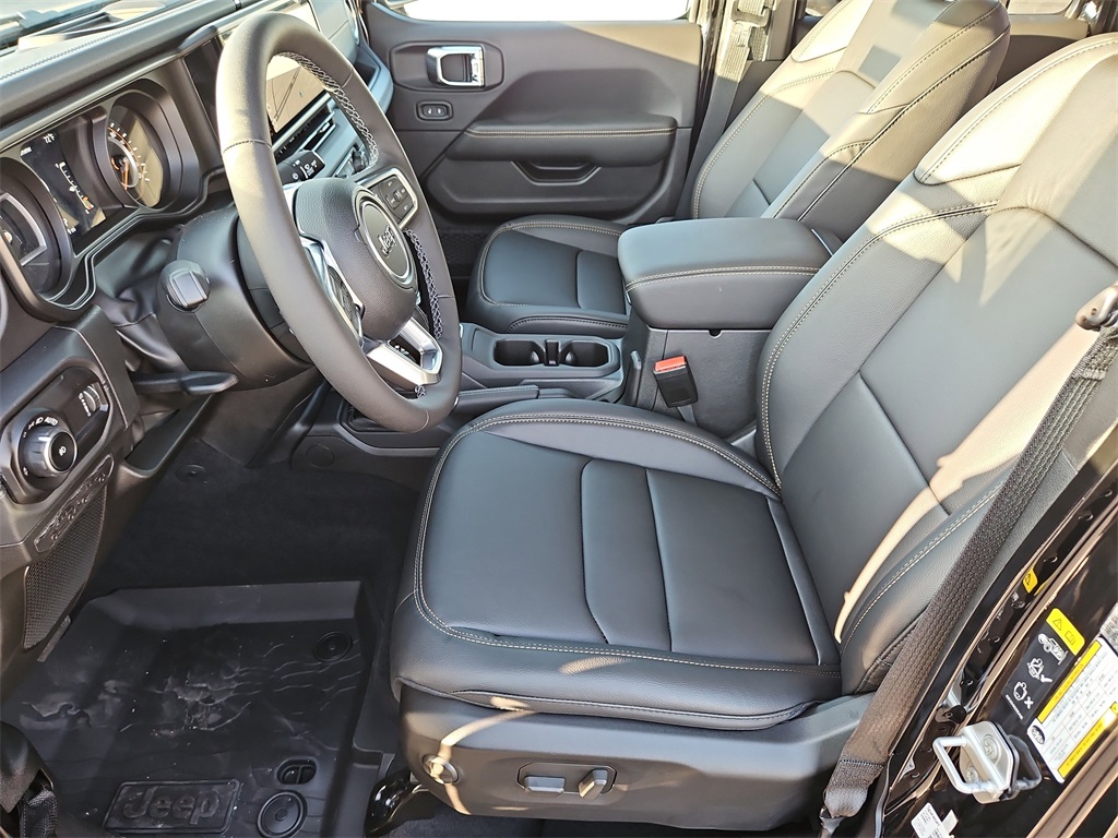 2025 Jeep Wrangler Sahara - 6