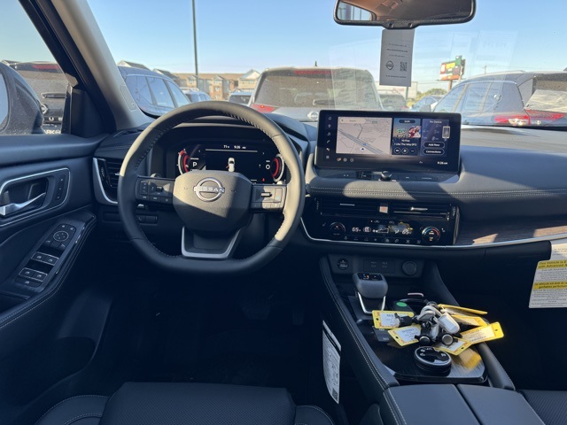 2026 Nissan Rogue Platinum photo 3