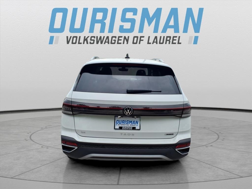 2025 Volkswagen Taos SE photo 3