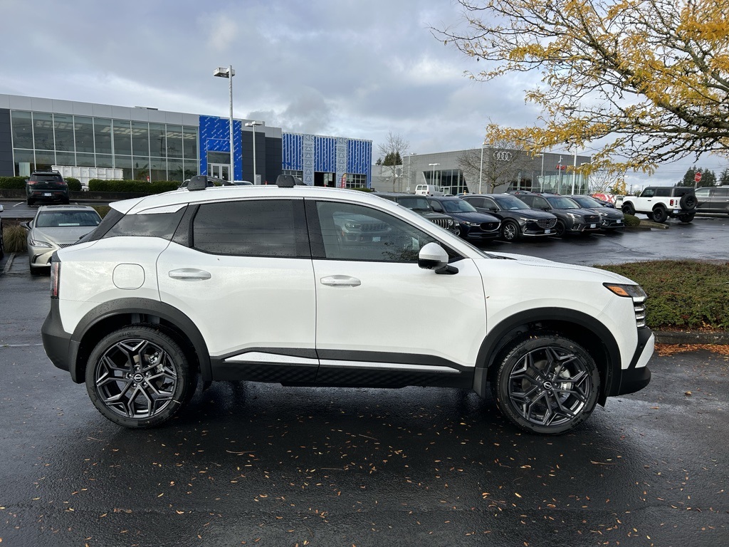 2025 Nissan Kicks SR photo 4