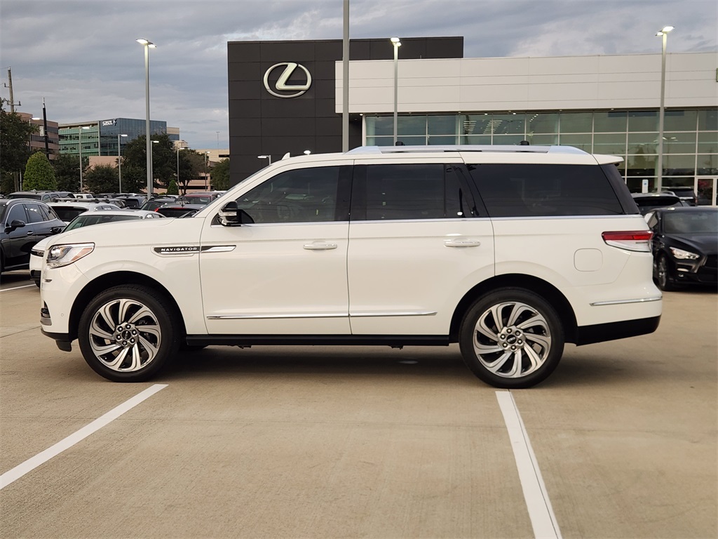 2023 Lincoln Navigator Reserve White at Bayway Cadillac Southwest