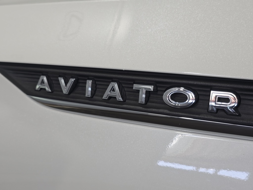Thumbnail: 2022 Lincoln Aviator - 11