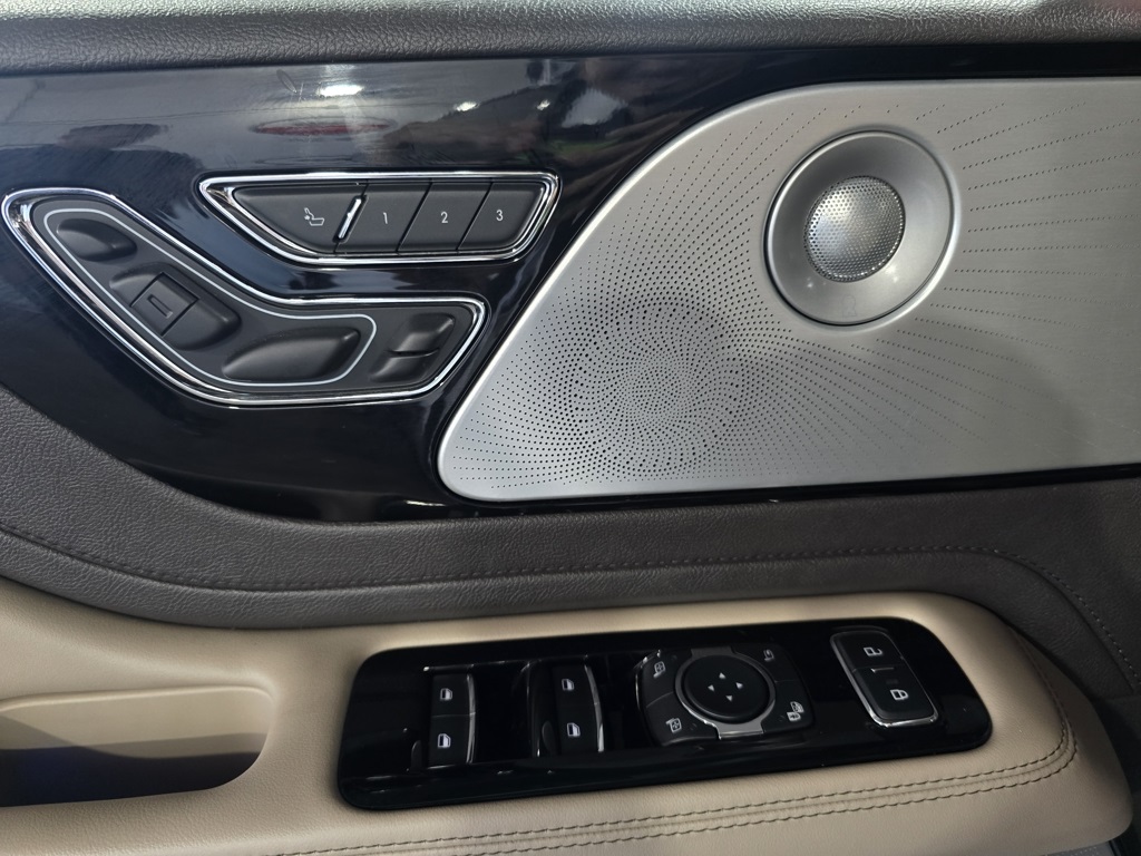 Thumbnail: 2022 Lincoln Aviator - 13