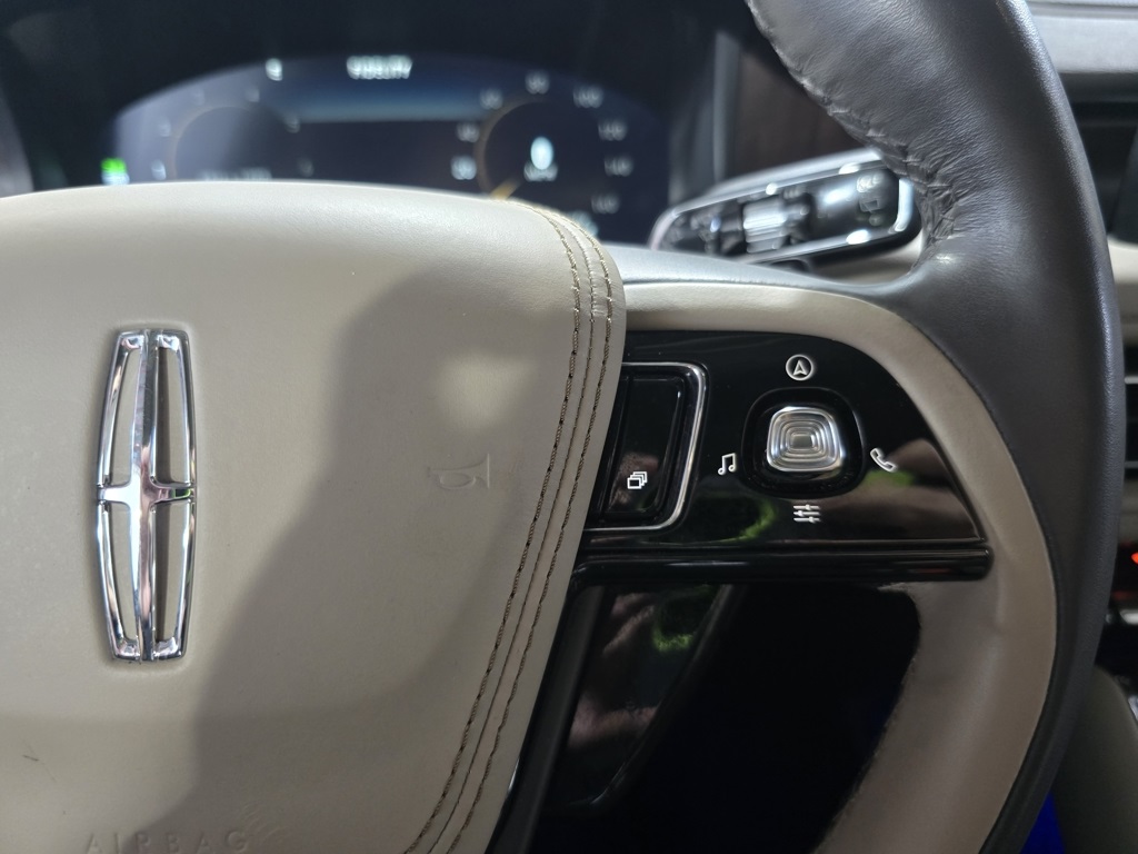 Thumbnail: 2022 Lincoln Aviator - 17