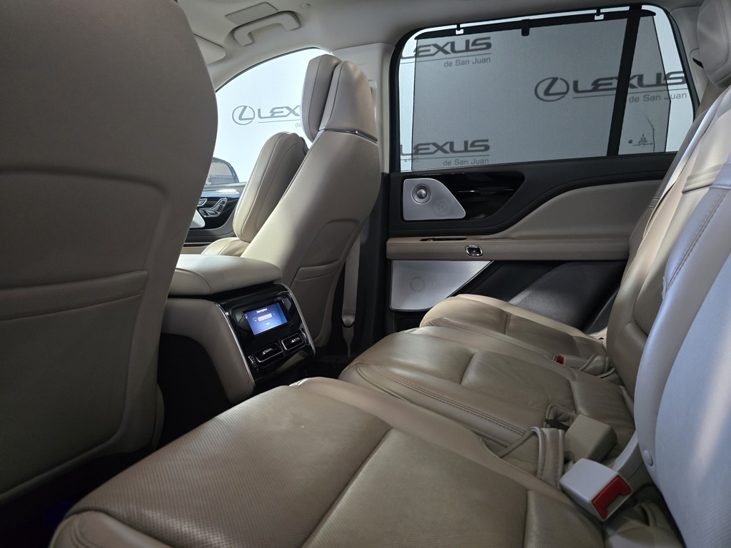 Thumbnail: 2022 Lincoln Aviator - 25