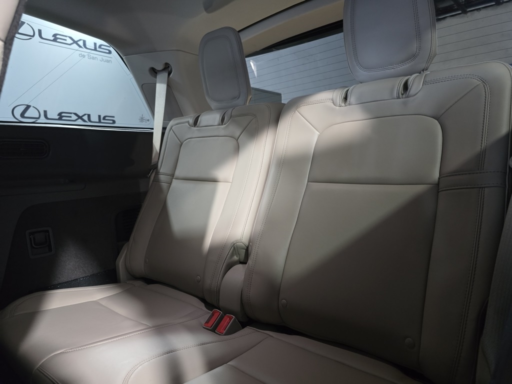 Thumbnail: 2022 Lincoln Aviator - 28
