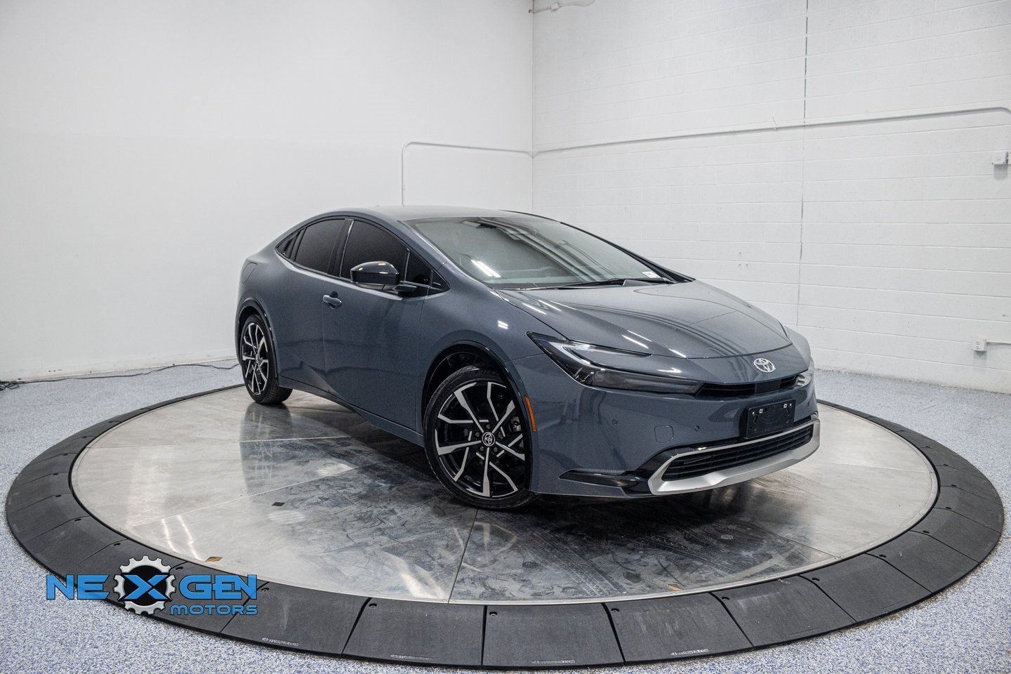 2025 Toyota Prius Plug-In Hybrid SE FWD