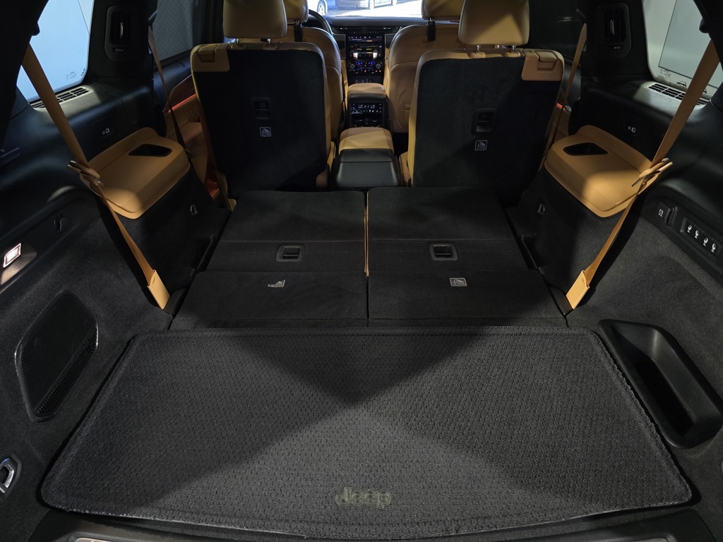 Thumbnail: 2021 Jeep Grand Cherokee L - 30