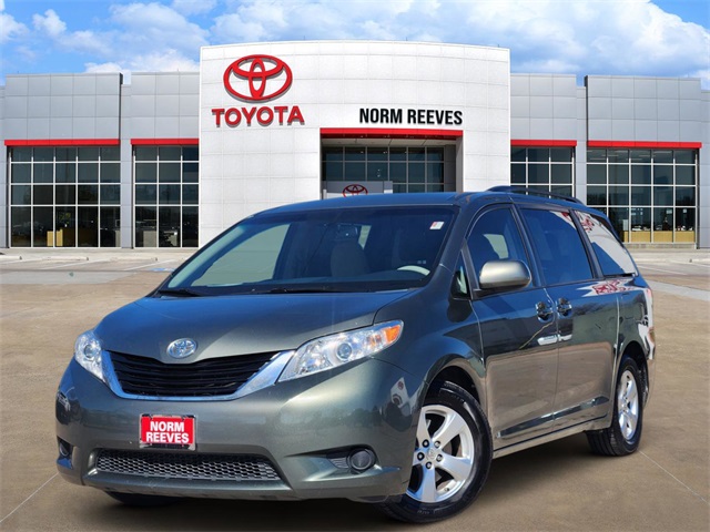 2013 Toyota Sienna LE 7-Passenger